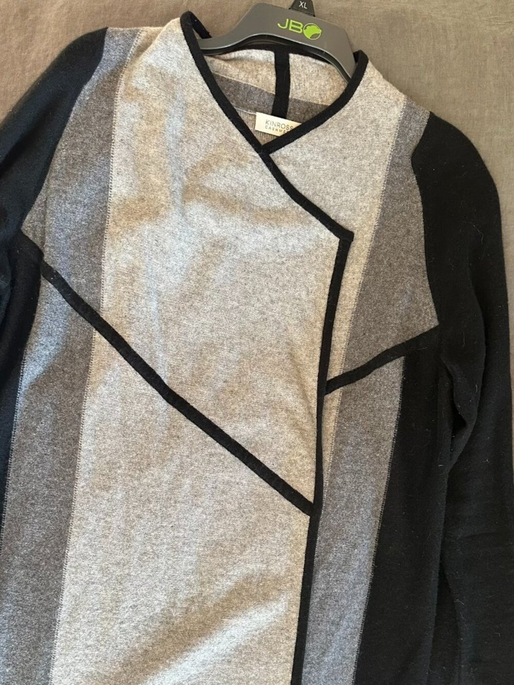 Kinross Charcoal grey cashmere sweater, L, color block, open front